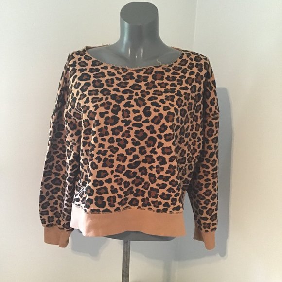 Poppy & Peonies Leopard Print Cropped Split Hem Sweatshirt - Picture 6 of 10